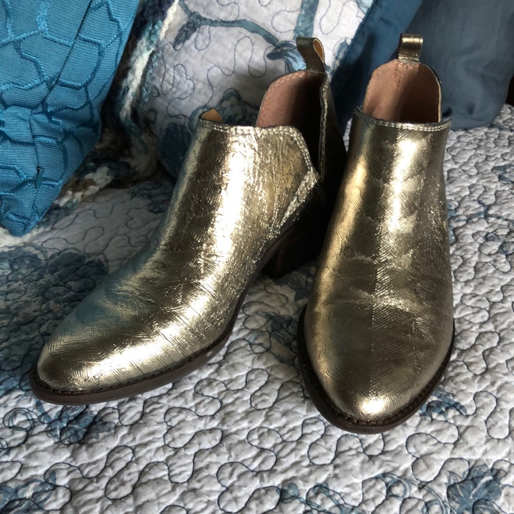 PreOwned Lucky Brand Fayth Bootie size 6 M Gold Lamé